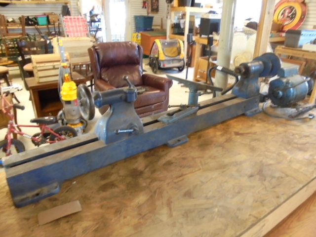lot 40 image: Wood Lathe