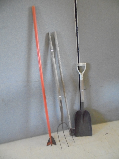 lot 60 image: Yard Tools