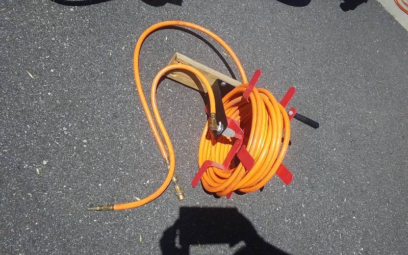 lot 8 image: Manual Hand Crank Hose Reel With Hose