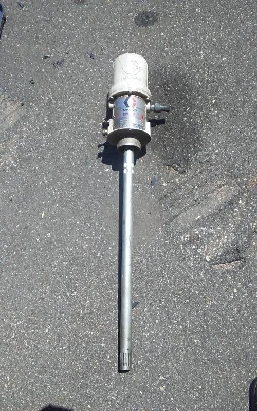 lot 11 image: Graco Fireball Barrel Pump