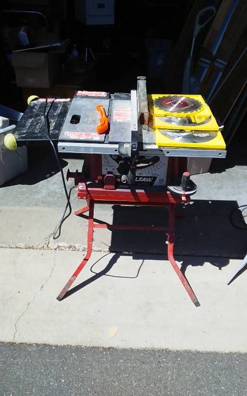 lot 18 image: 10 Inch Skil Saw 15 Amp Table Saw & Blades
