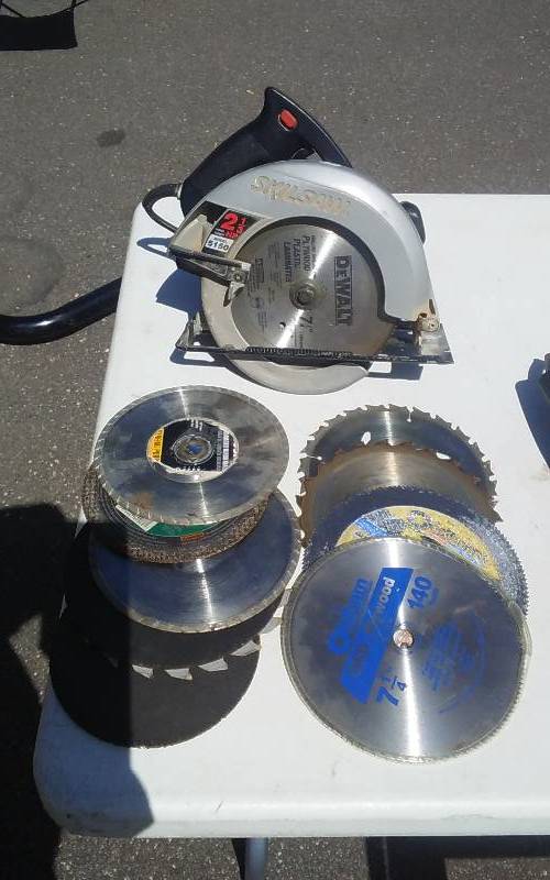 lot 33 image: 2-13 Hp Skil Saw & Blades