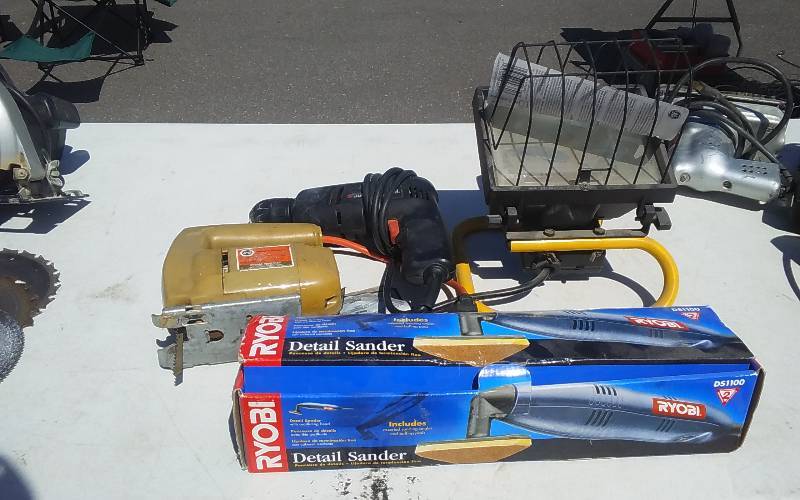 lot 34 image: Black & Decker 38 Drill, Black & Decker Jig Saw, Ryobi Detail Sander, Halogen Work Light