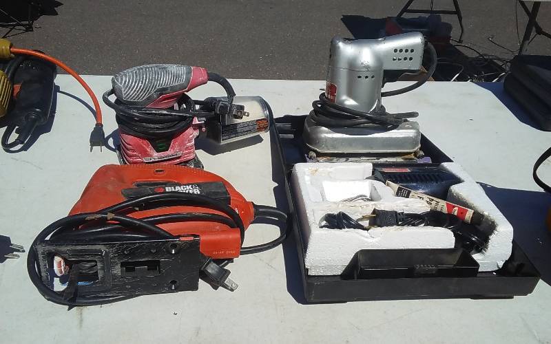 lot 35 image: Black & Decker Jig Saw, Black & Decker Sander, Skil Palm Sander, Weller Soldering Gun