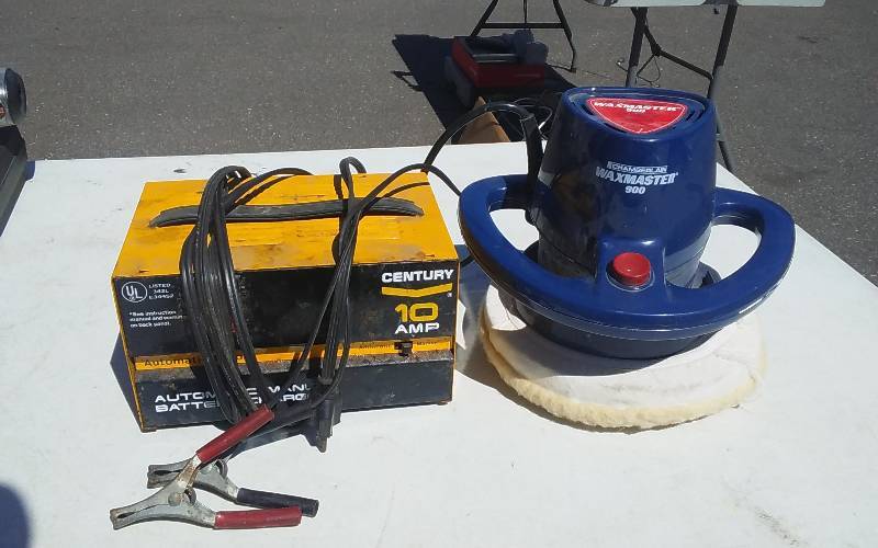 lot 36 image: Century 10-Amp Battery Charger, Waxmaster 100