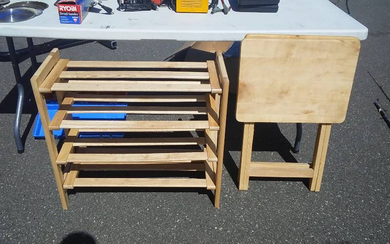 lot 38 image: Wood Shelf & 2-Wood TV Trays