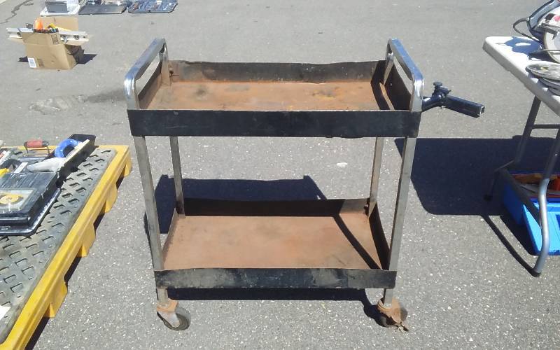 lot 40 image: Rolling Tool Cart