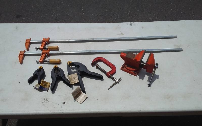 lot 59 image: Pony Vise, 2-Bar Clamps, 1-C Clamp, 3-Quick Grips