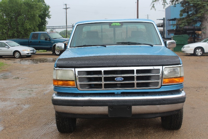lot 2555 image: 1992 Ford F150 FLARESIDE Regular Cab 4x4 - RUST FREE TEXAS TRUCK -