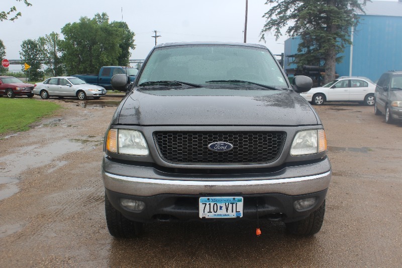 lot 2558 image: 2003 Ford F150 Lariat Crew Cab 4x4 - 2 Owner -