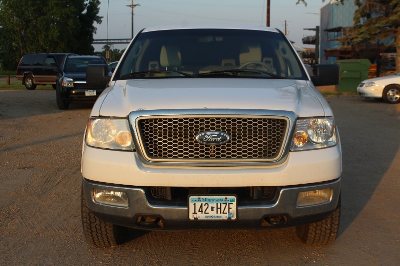 lot 2565 image: 2004 Ford F150 Lariat Extended Cab 4x4