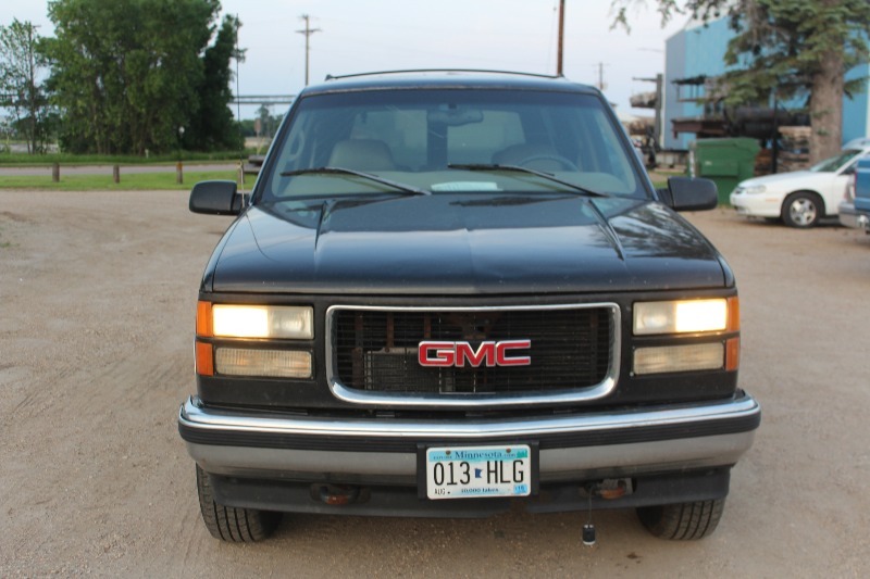 lot 2569 image: 1998 GMC Yukon 4x4