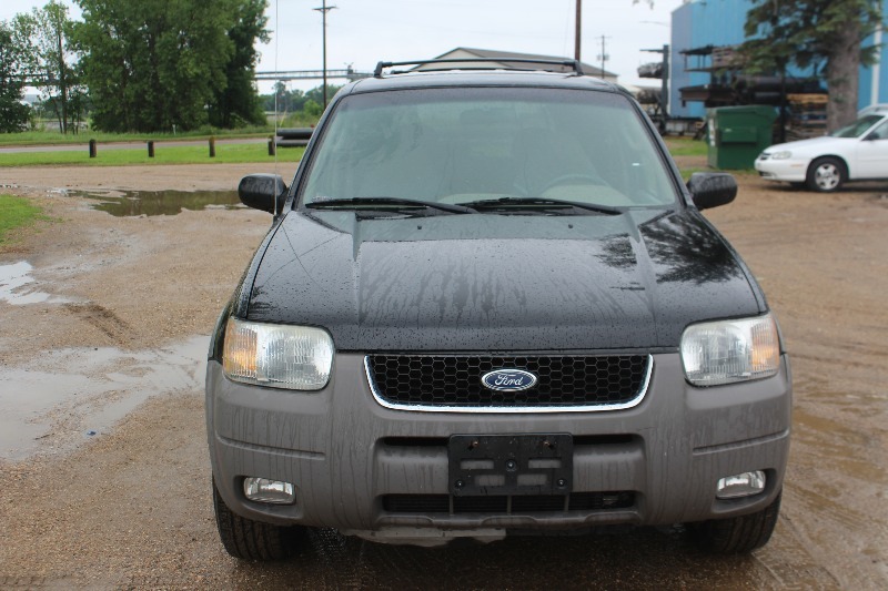 lot 2570 image: 2001 Ford Escape XLT 4x4 - One Owner - 141,319 Miles -