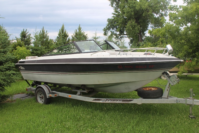 lot 2577 image: 1985 Thompson 18 4 Boat w Trailer