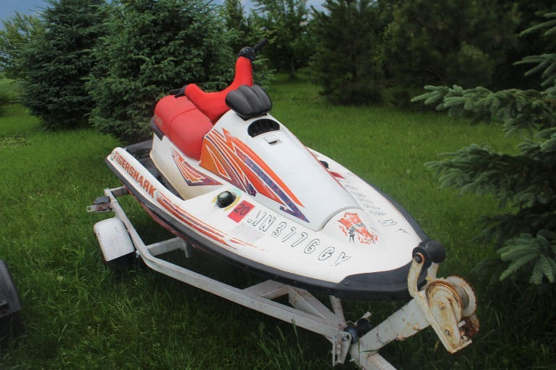 lot 2583 image: 1995 Tigershark Daytona 640cc Twin Carb w Trailer