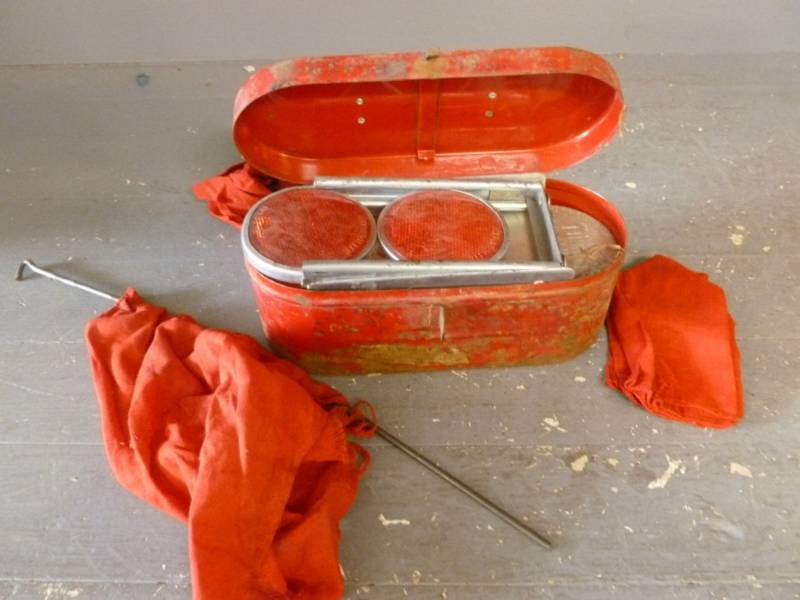 Vintage Emergency Reflector Set