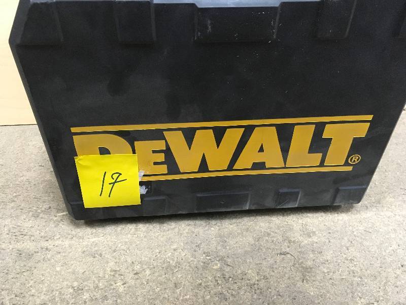 lot 17 image: DEWALT 20-Volt MAX XR Lithium-Ion Cordless Brushless 3-14 in. Planer in like New working conditions
