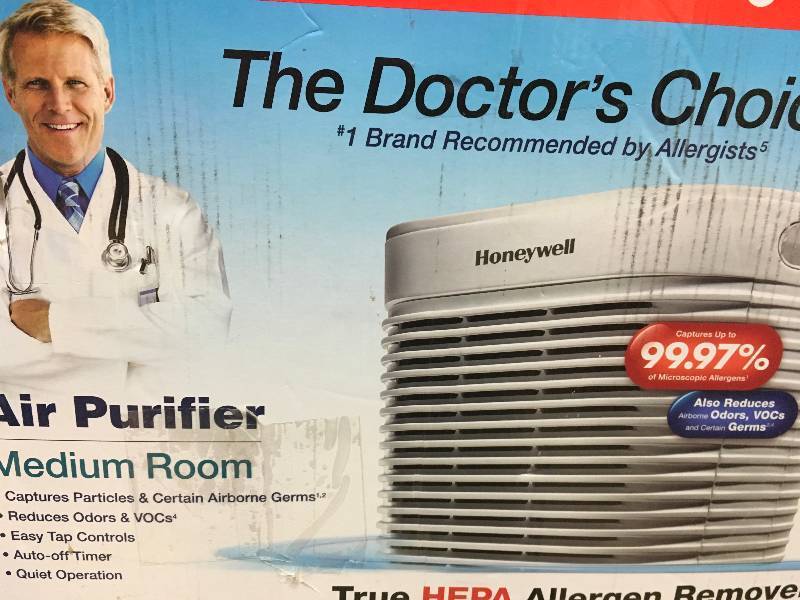 lot 63 image: HONEYWELL True HEPA 155 sq. ft. Allergen Remover Air Purifier in good conditions