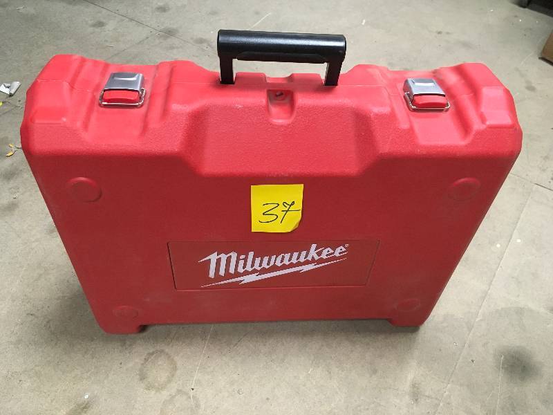 lot 37 image: MILWAUKEE SDS-MAX Demolition Hammer  USED in working conditions