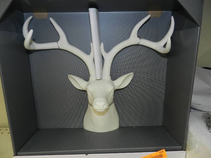 lot 113 image: THRESHOLD STAG HEAD WALL DECOR