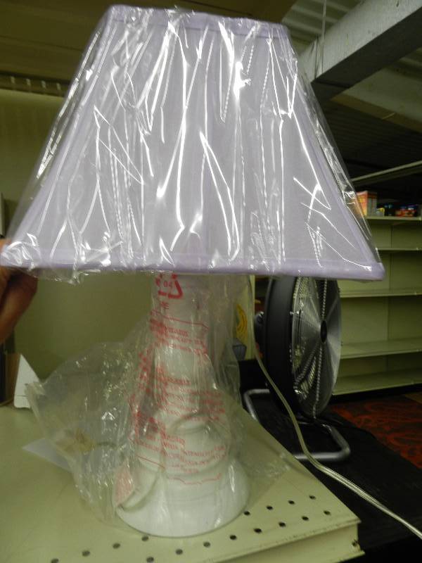 lot 473 image: TABLE LAMP