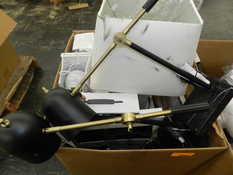 lot 488 image: BOXED LOT OF HOME DECOR ITEMS