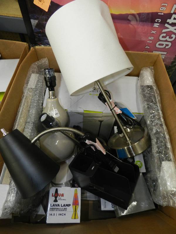 lot 491 image: BOXED LOT OF HOME DECOR ITEMS