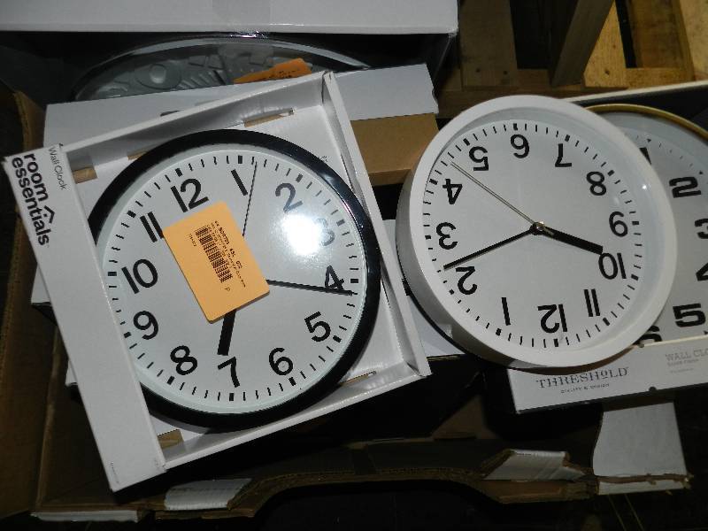 lot 495 image: BOX OF CLOCKS