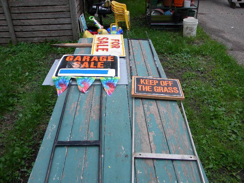 Signs & Sign Holder