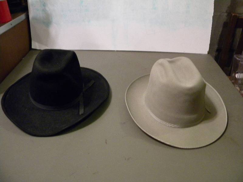 2 Cowboy Hats