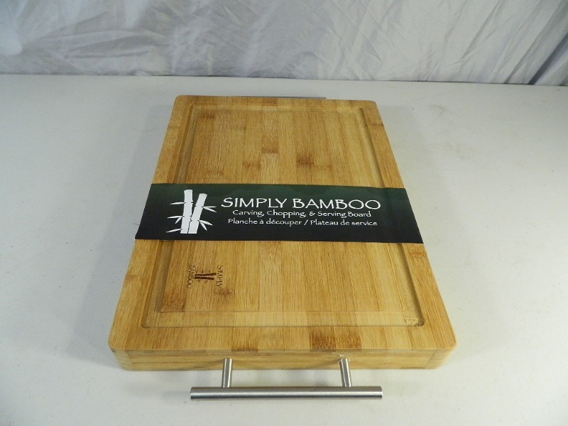 lot 13 image: New Bamboo CuttingServing Board