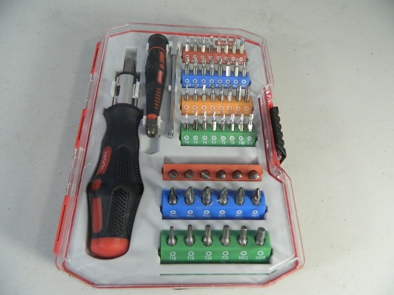 lot 32 image: New 53 Piece Tool Set