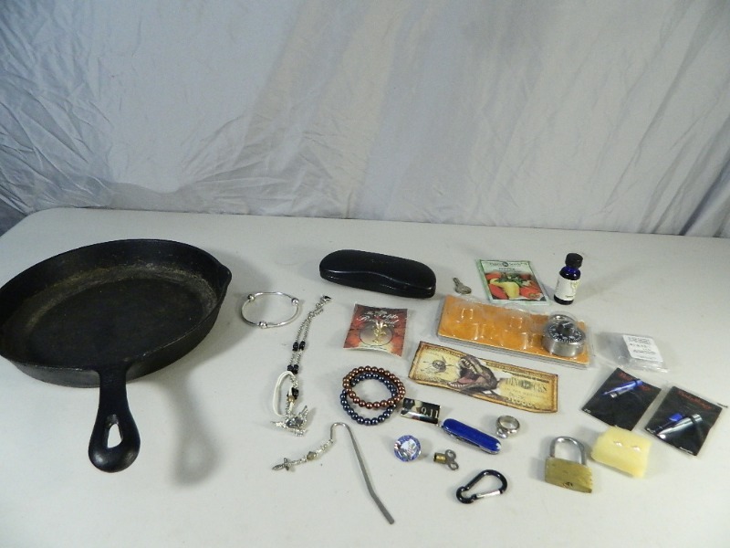 lot 44 image: Assorted Collectibles