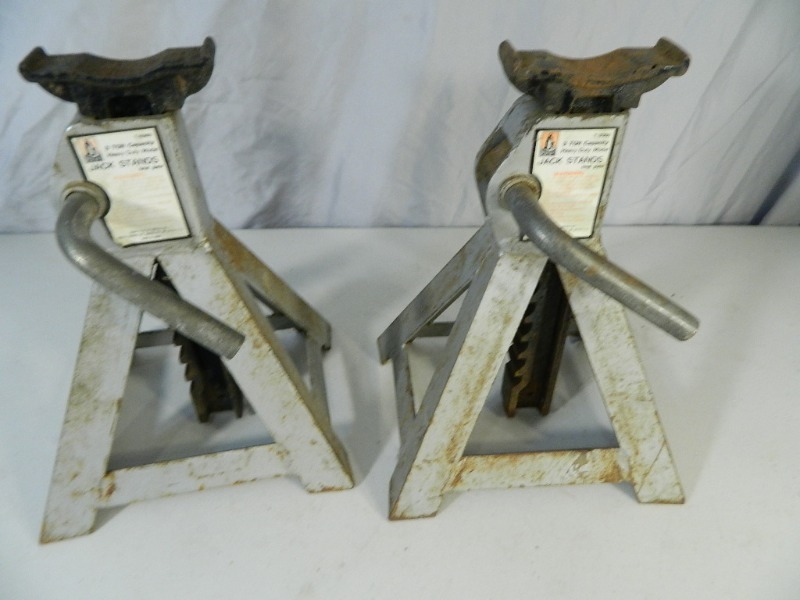 lot 51 image: Pair of 3 Ton Jack Stands