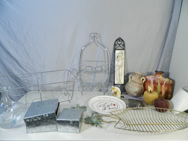lot 76 image: Home Decor