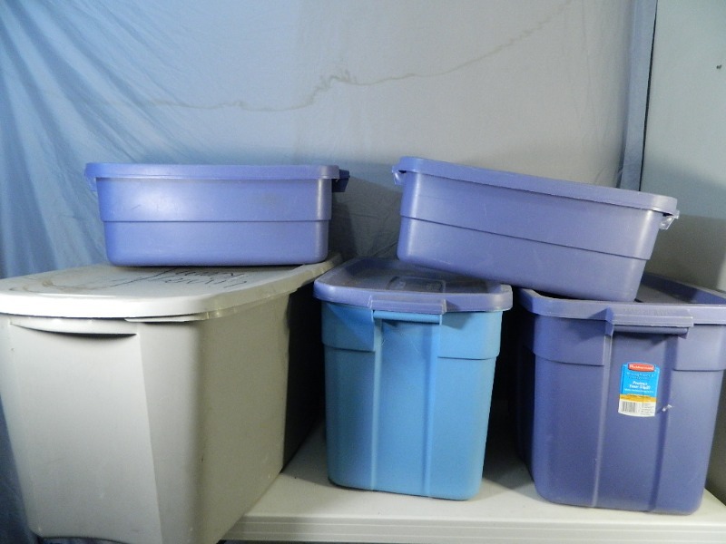 lot 80 image: 5 Assorted Totes with Lids