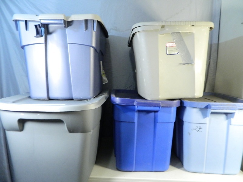lot 81 image: 5 Assorted Totes with Lids