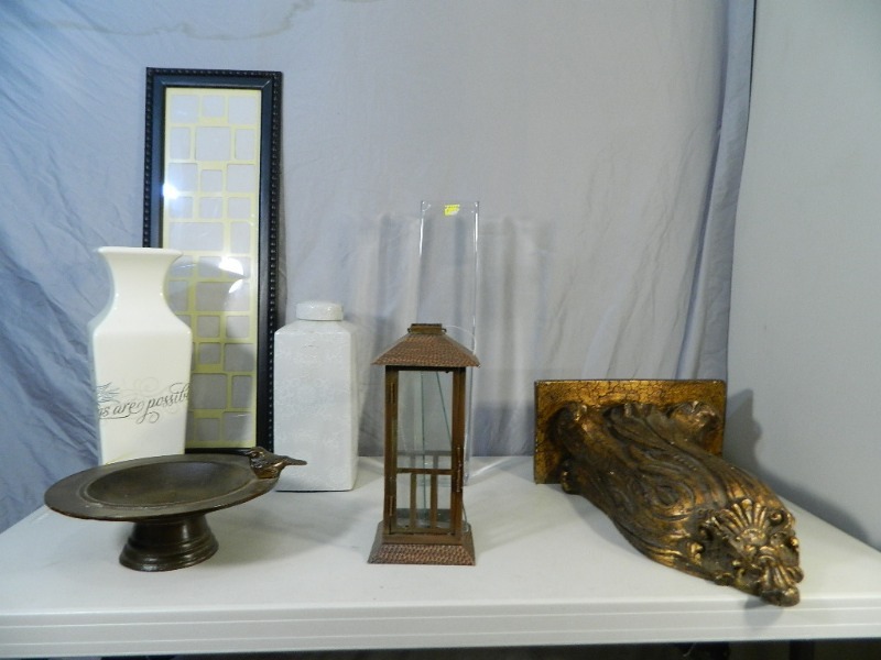 lot 84 image: Home Decor