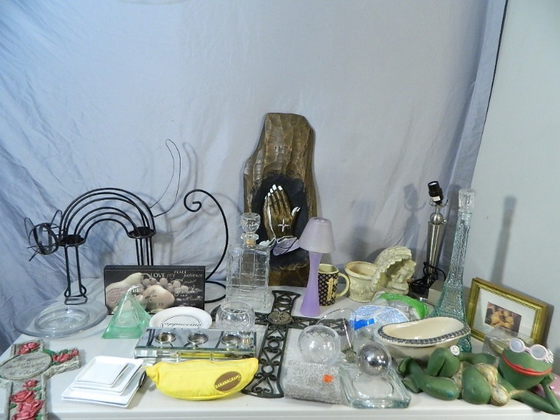 lot 94 image: Home Decor