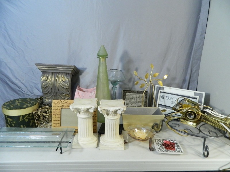 lot 95 image: Adorable Pillars and Decor