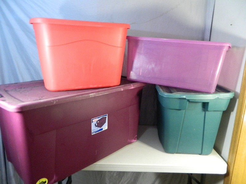 lot 105 image: 4 Totes with Lids
