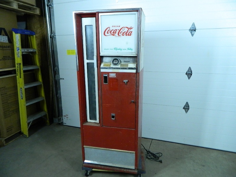 lot 1B image: Cavalier Vintage Coca Cola Vending Machine