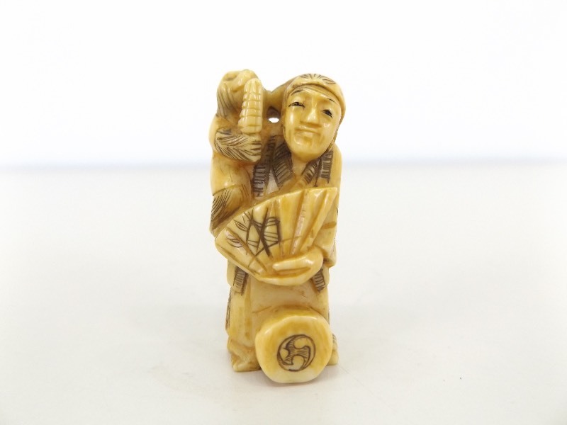 lot 16 image: Antique Signed IvoryBone Carved Netsuke 