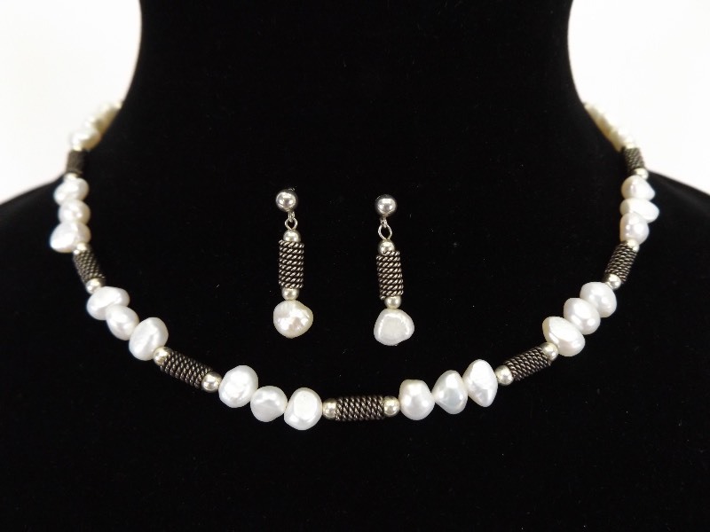 lot 29 image: Sterling Silver Baroque Pearl Necklace and Earring Set