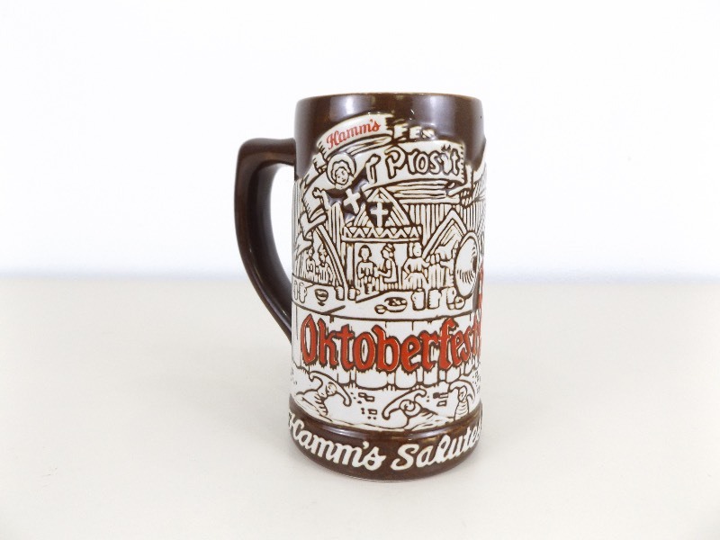 lot 39 image: MINT 1973 Hamms Beer Oktoberfest Stein