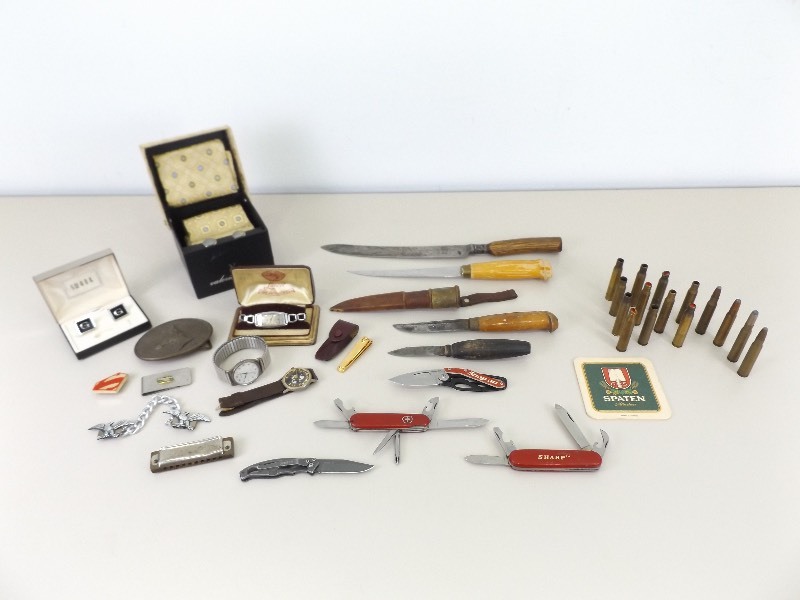lot 42 image: Lot of Pocket Knives, Cufflinks, etc.