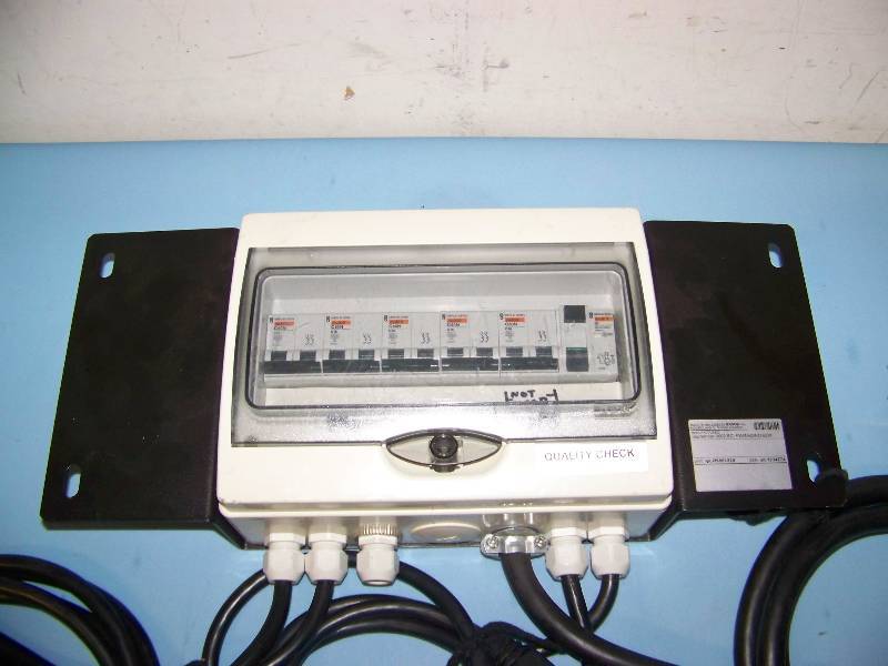lot 80 image: Barco, BCI PWR  MONO BOX