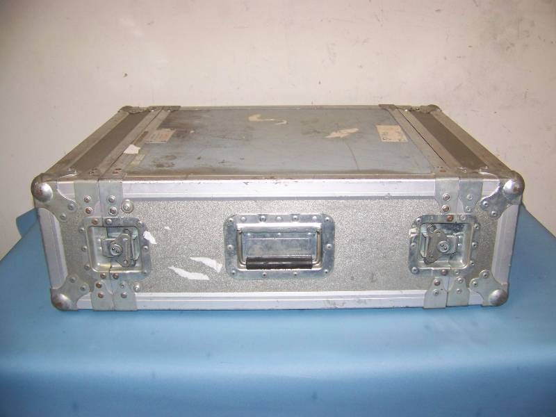 lot 85 image: Cadence, Hard Sided Equipment  Travel Case with Rack Rails and Removable Panels