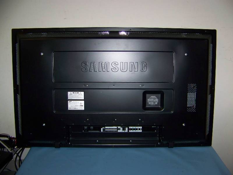 lot 3 image: 52, Samsung, SyncMaster, 1080p (Full HD), LCD, Flat Panel Monitor  Display