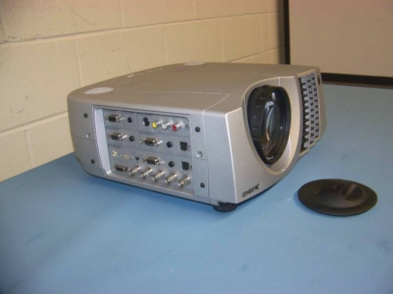 lot 25 image: Sony, VPL-PX31, LCD Projector